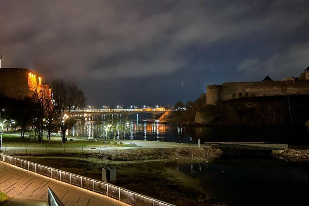 New Apartment With A View In The Town Center Narva Exterior photo